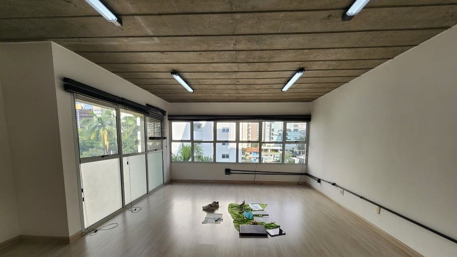 a foto mostra o imóvel, antes do projeto studio de pilates da thais guarizo